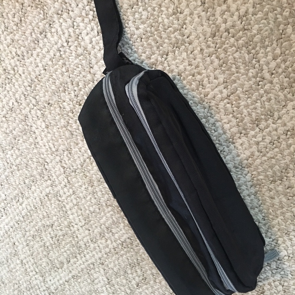 NWOT RICHARDS Black mens Toiletry Bag